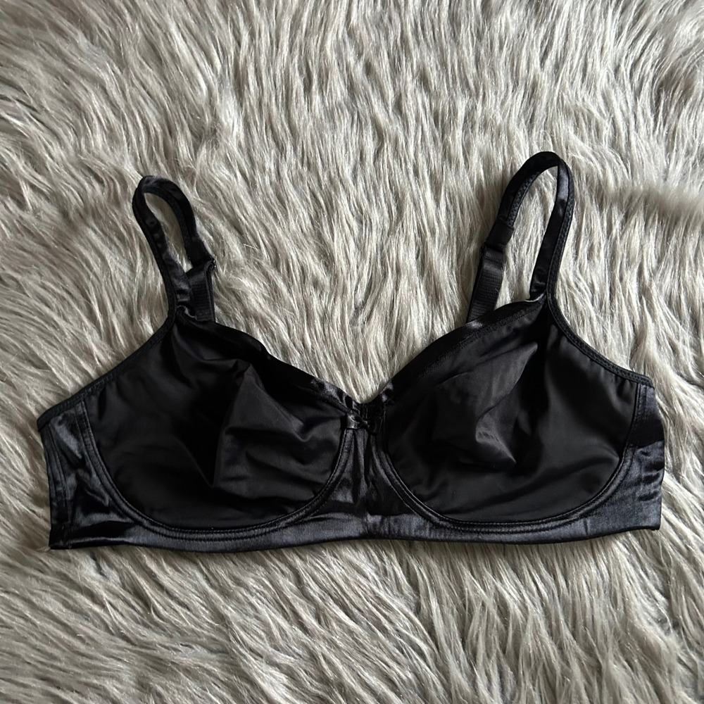 Breezies Wirefree Unlined Unpadded Bra Womens Size 40B Black Wireless